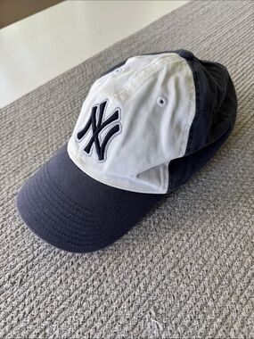 Vintage NY Yankees Navy Blue and White Baseball Cap Hat
